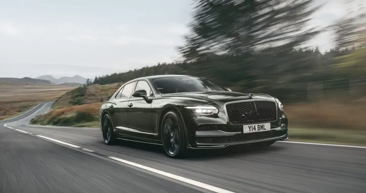 Bentley Flying Spur, debutta la nuova generazione con V8 Hybrid da 680 CV
