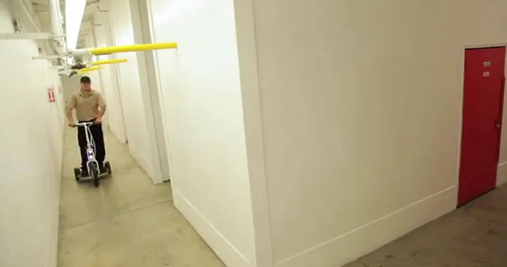 Acton M: il micro-scooter elettrico a tre ruote