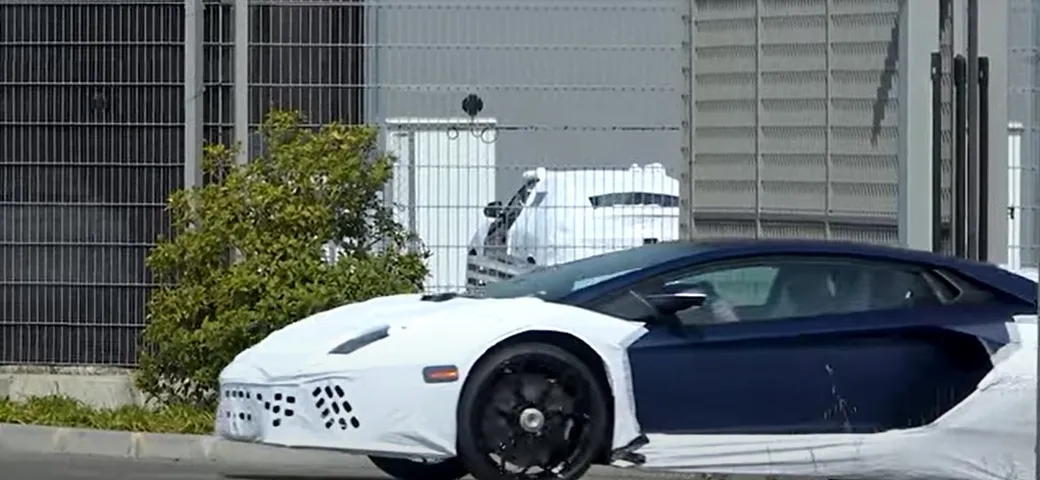 Lamborghini Aventador SJ: è lei nel video spia?