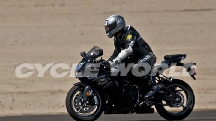 Suzuki 2011: nuova GSX-R 600/750 e un'inedita GSR750 nel 2011?