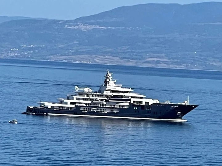 Il megayacht da 116 metri e 250 milioni di dollari arriva a Vibo Marina