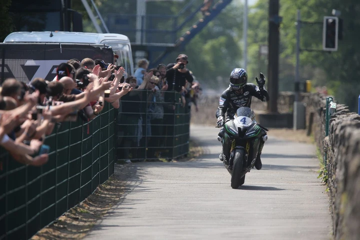 Tourist Trophy, Hutchinson nella leggenda: 14 successi come Hailwood