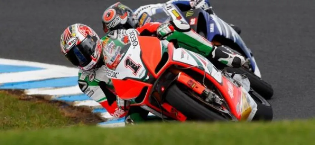 WSBK: Le prime qualifiche di Donington Park sono di Max Biaggi. Seguono Melandri e Checa.