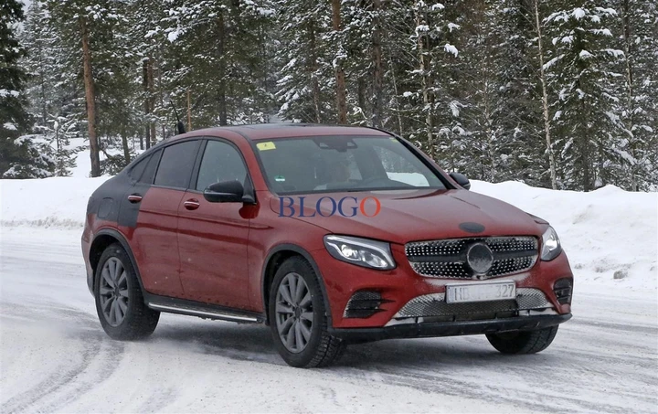Mercedes GLC Coupé: nuove foto spia sulla neve