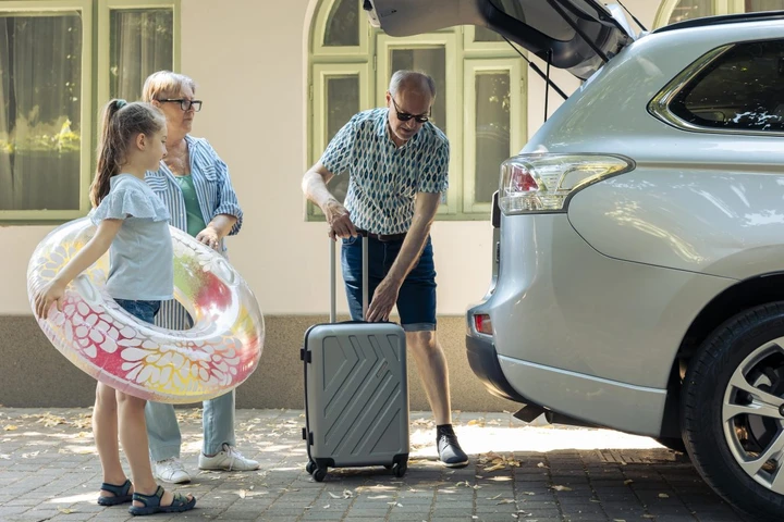 Auto rovente sotto il sole? I 7 consigli per affrontare i viaggi estivi senza stress