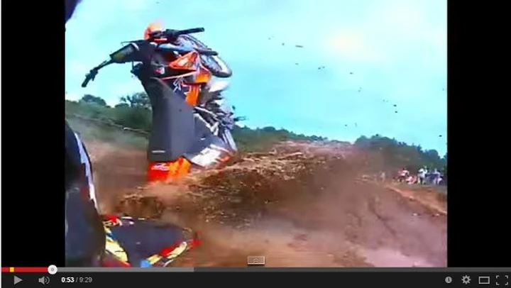 Incidenti spettacolari con le moto da cross [Video]