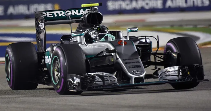 Gp Singapore F1 2016: Rosberg trionfa e sale in vetta, Raikkonen 4°, Vettel 5°