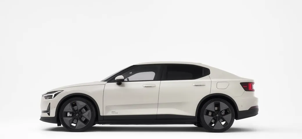 Polestar 2, gli aggiornamenti portano in dote una ricarica più semplice