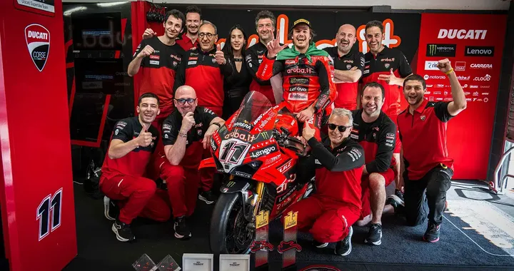 Nicolò Bulega domina a Phillip Island: tripletta storica in Superbike