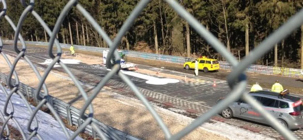 Nurburgring: chiusa la pista per rimuovere il graffito di un... pene!