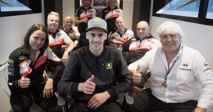 Moto2: Manzi firma con Forward Racing per il 2018