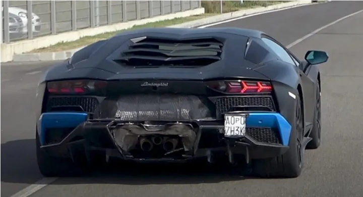 Lamborghini Aventador: in arrivo una nuova versione?