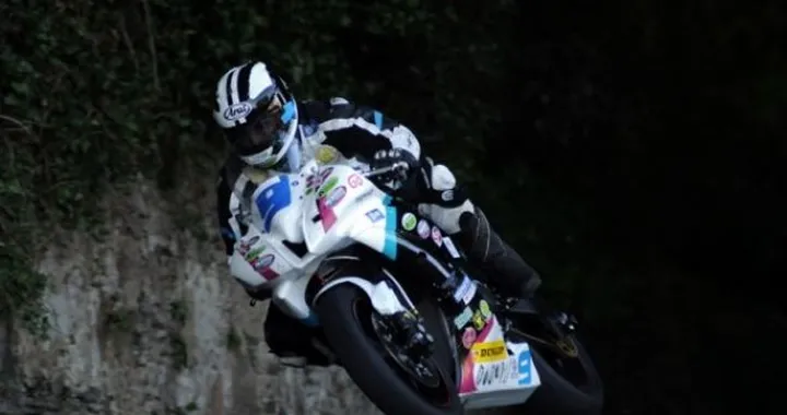 Tourist Trophy 2012: Michael Dunlop primo nella Gara-2 della Supersport