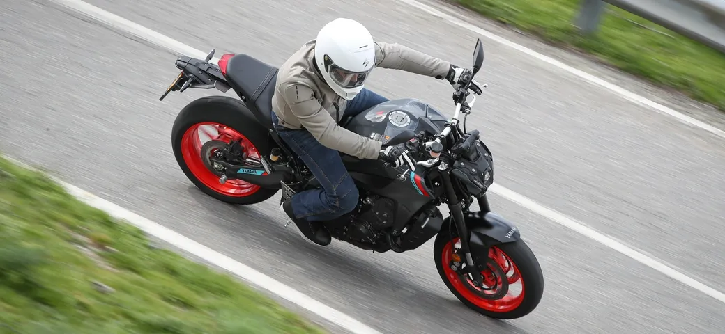 Yamaha MT-09 2021: sull'Etna per la prova su strada della naked tre cilindri (Video)