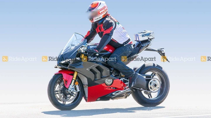 Ducati Panigale V4 Superleggera: foto spia