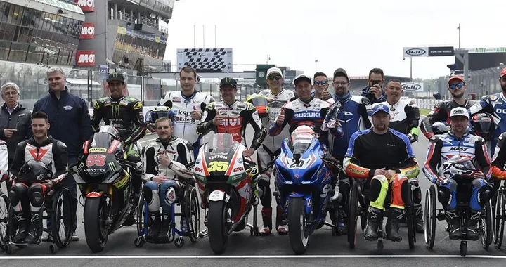 Le Mans: Crutchlow e Syahrin in pista con i piloti disabili [Video]