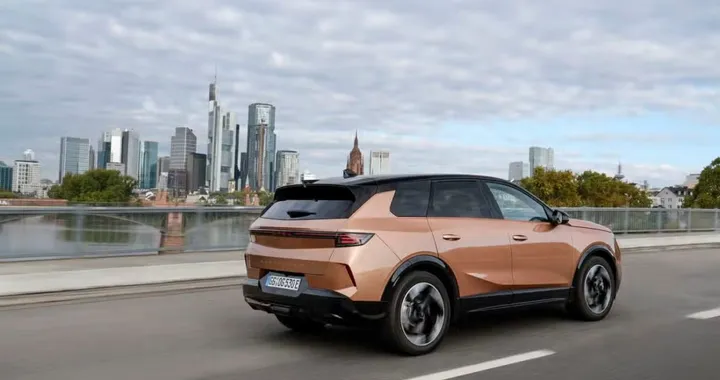 Opel Grandland Electric, il precondizionamento rende l’estate più fresca e migliora l'autonomia