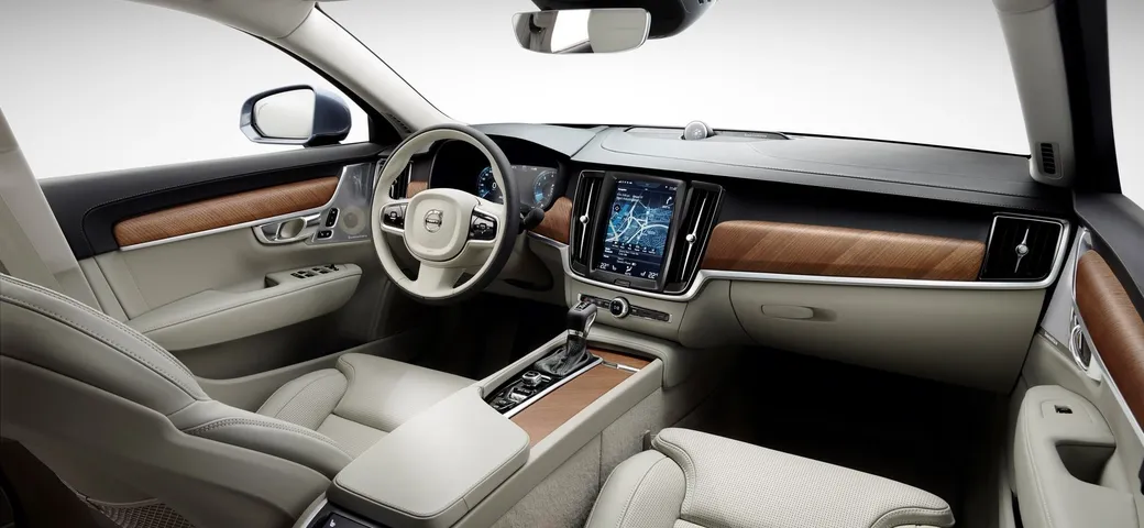 Volvo S90: gli interni in video