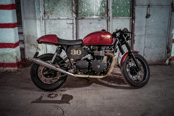 Special: Triumph Thruxton 900 cafe racer Dinoscooter