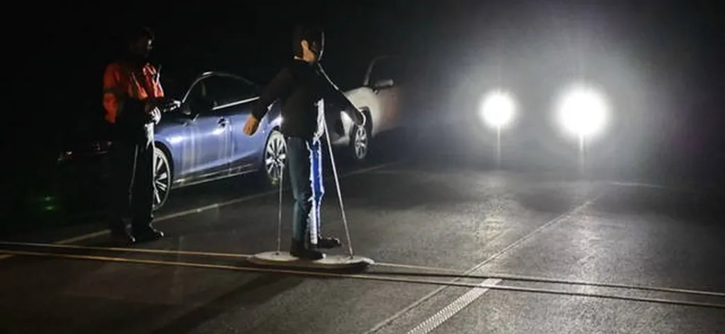 La frenata di emergenza automatica ha problemi al buio e in curva?