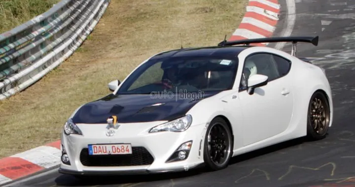 Toyota GT86 Turbo: foto spia al Nurburgring