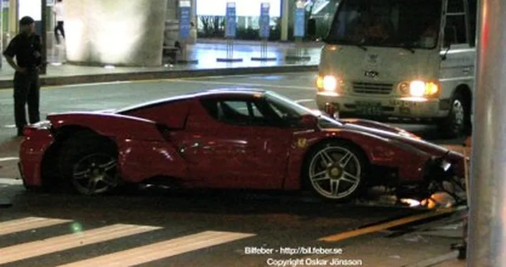 Un altra Ferrari Enzo distrutta