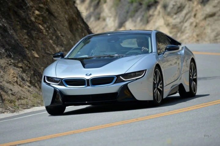 Bmw i8: primo contatto con la prima supercar al mondo ibrida – plug in