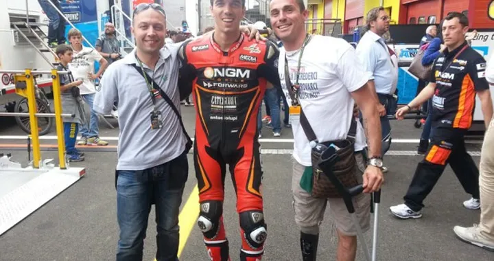 Tuta e stivali di De Angelis, Poggiali e Marchetti all'asta per l'Onlus Di.Di.