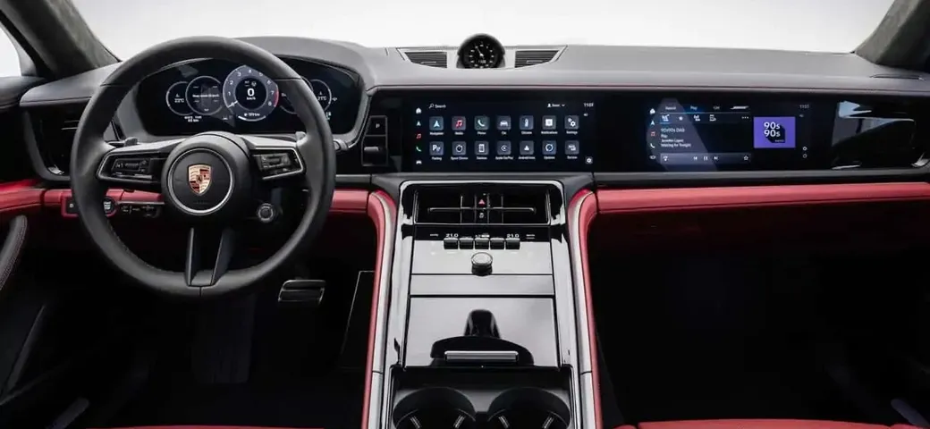 Nuova Porsche Panamera: prime immagini degli interni