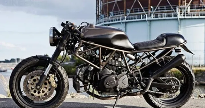 Special: Ducati SS750 Cafe Racer