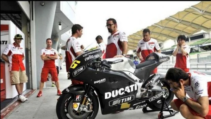 MotoGP: Gallery fotografica del primo giorno a Sepang