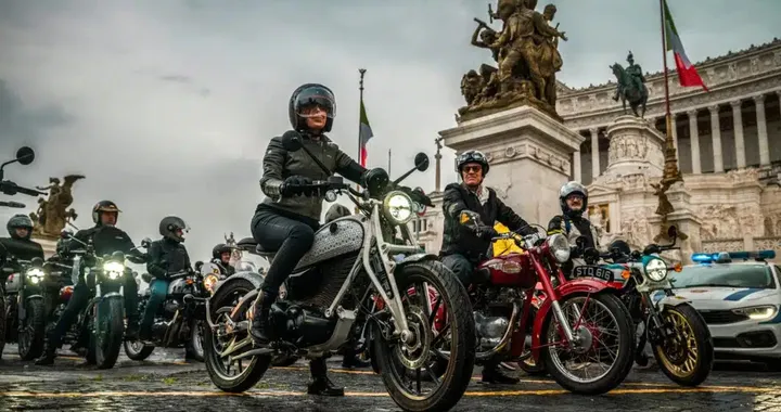 La "scossa" di Royal Enfield: a Roma nasce l'era della Flying Flea C6