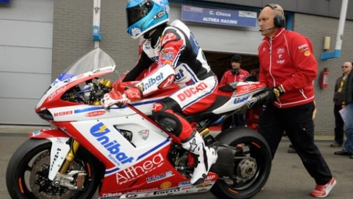WSBK: Carlos Checa in pole ad Assen. Smrz, Laverty e Haga in prima fila