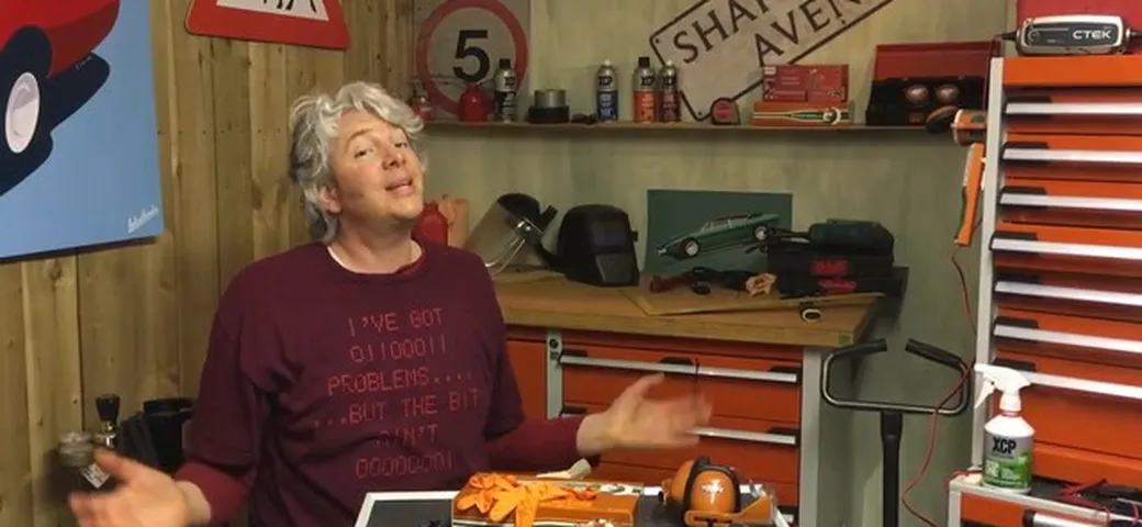 Edd China lascia Affari a quattro ruote: il video