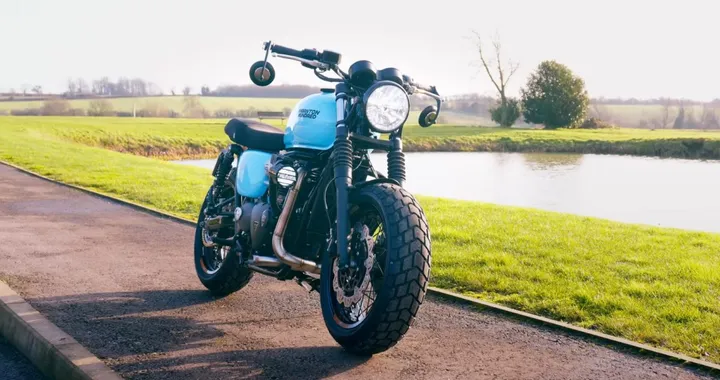 Dal garage all’Olimpo: la Triumph T120 di Joe Wicks è pura magia [VIDEO]