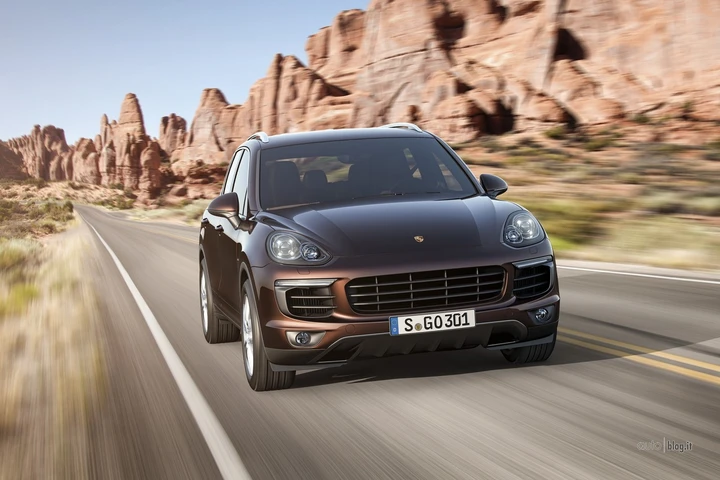 Porsche Cayenne Turbo in off-road [Video]