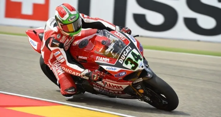 Superbike: le Ducati dominano le libere. A Davide Giugliano le FP3, a Davies le FP4