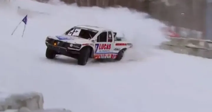 Red Bull Frozen Rush: quando i pick up da corsa gareggiano su una pista da sci