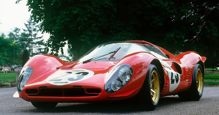 Ferrari 330 P4: l'auto da corsa più bella è del 1967