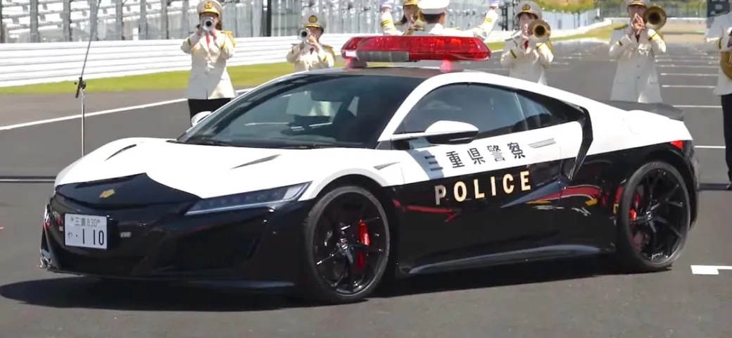 La polizia giapponese può contare su una supercar di primo piano