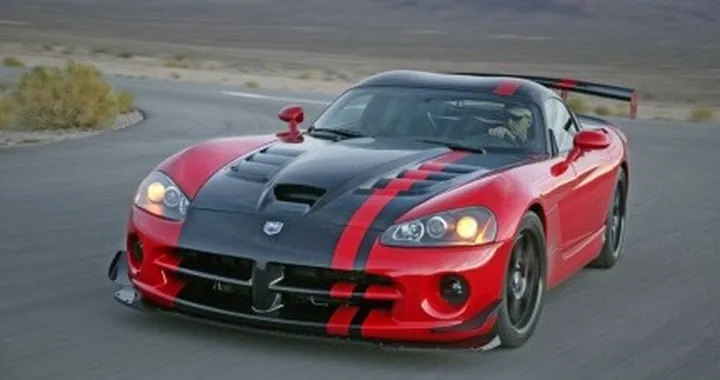 Dodge Viper SRT10 ACR: dalla strada ai cordoli