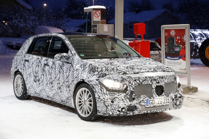 Mercedes Classe B 2019: foto spia sulla neve