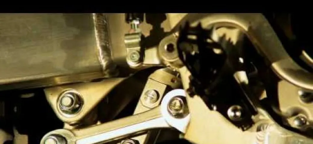 Video: Kawasaki KX250F e KX450F 2011