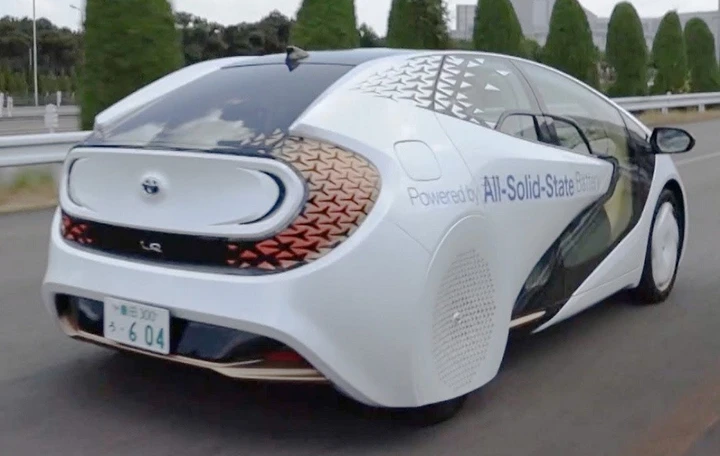 Auto elettriche e ibride: da Toyota 14 miliardi di dollari entro il 2030 per le batterie