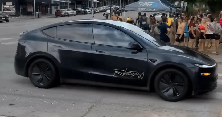 Tre incidenti in un mese, il debutto turbolento del Robotaxi di Tesla