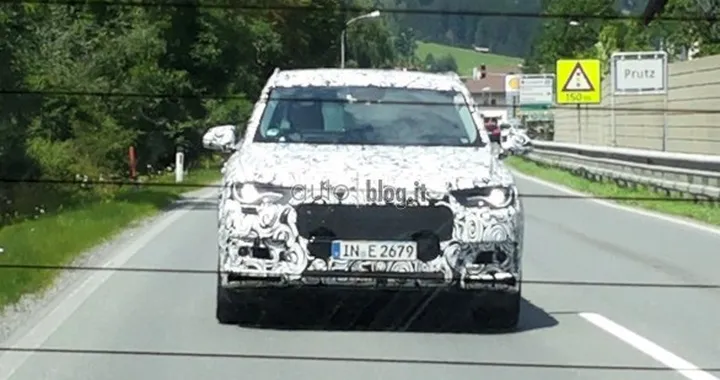 Audi Q7: foto spia con carrozzeria semi-definitiva