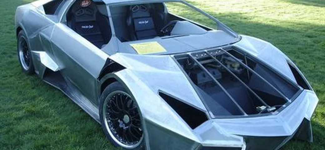 Una replica artigianale della Lamborghini Reventon