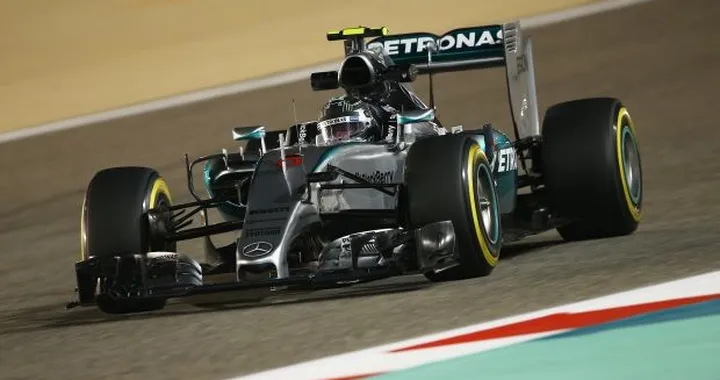 GP Bahrain F1 2015: Rosberg primo nelle FP2. Bene le Ferrari