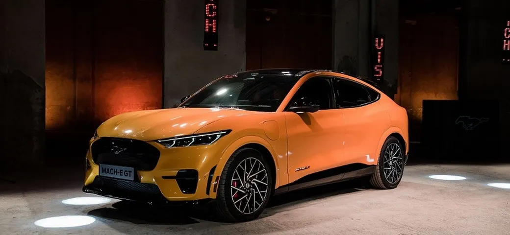 Ford Mustang Mach-E GT, debutta in Italia il SUV elettrico sportivo