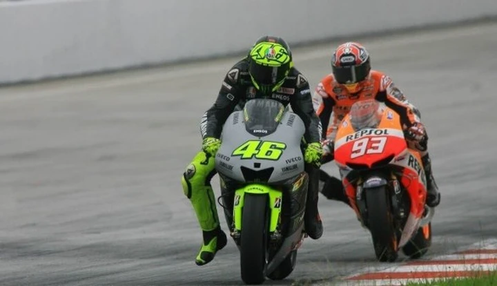 L'allievo (Marquez) a lezione dal maestro (Rossi)